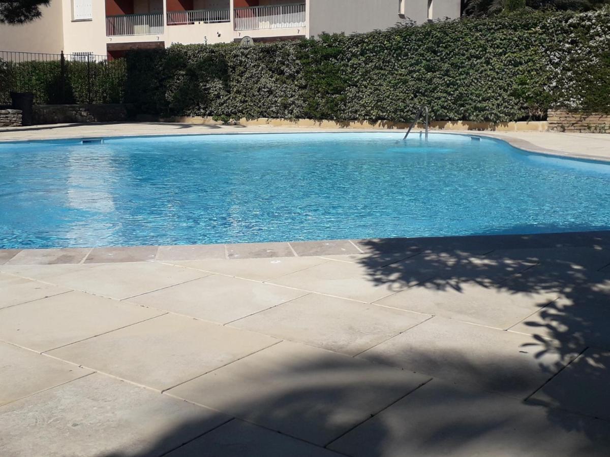 Bandol Nature Et Loisirs: Parking/ Piscine Exteriör bild